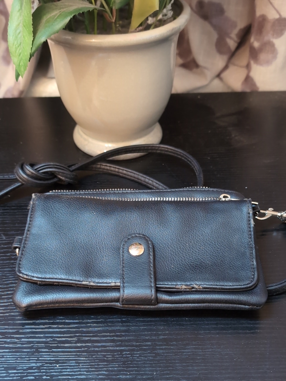 Classic Black Crossbody Wallet with Snap Closure